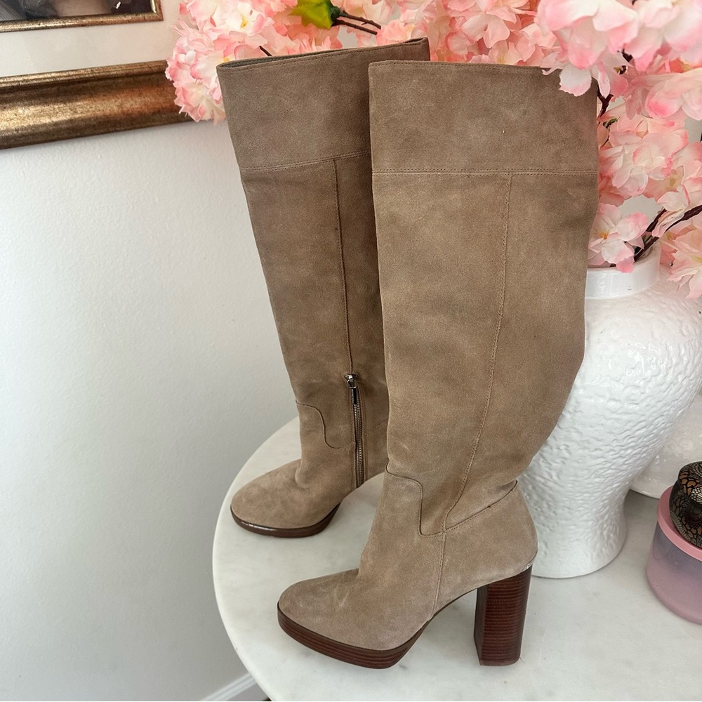 Elegant Tan Knee-High Women's Boots